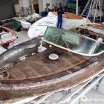 Riva Super Aquarama in der Werfthalle der Bootswerft Baumgart in Dortmund bereit zur Restauration